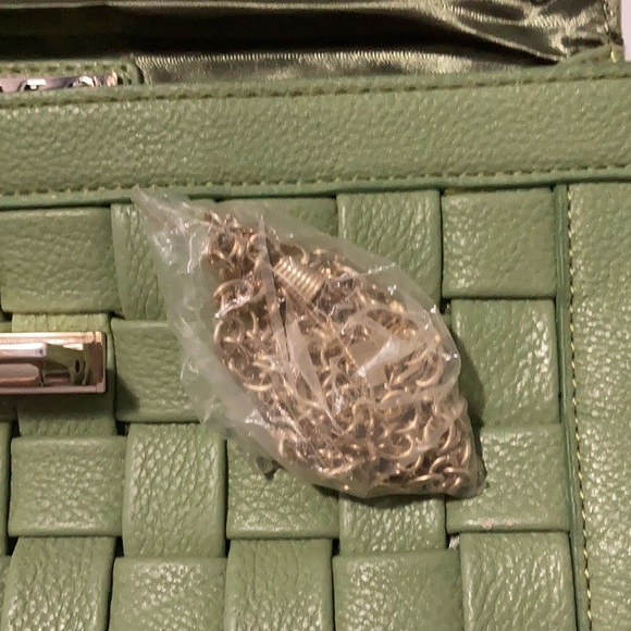 VGUC green clutch - Picture 4 of 5
